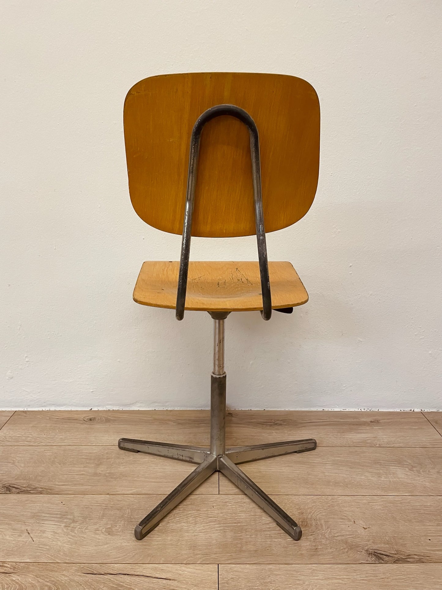 Sedia da scuola girevole anni 70