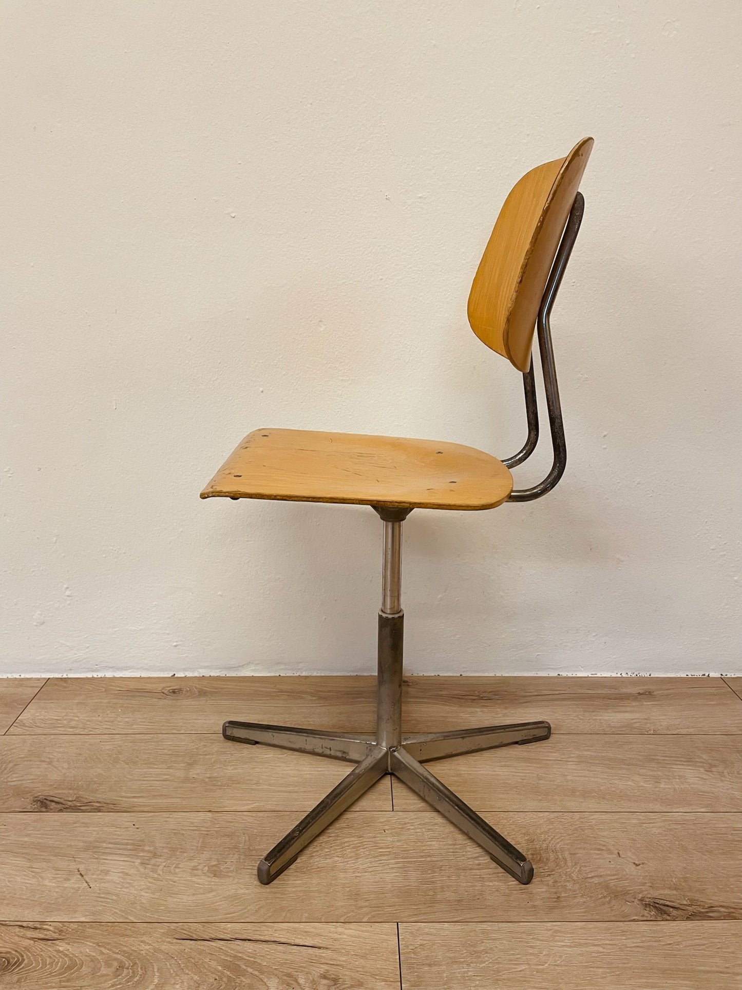Sedia da scuola girevole anni 70
