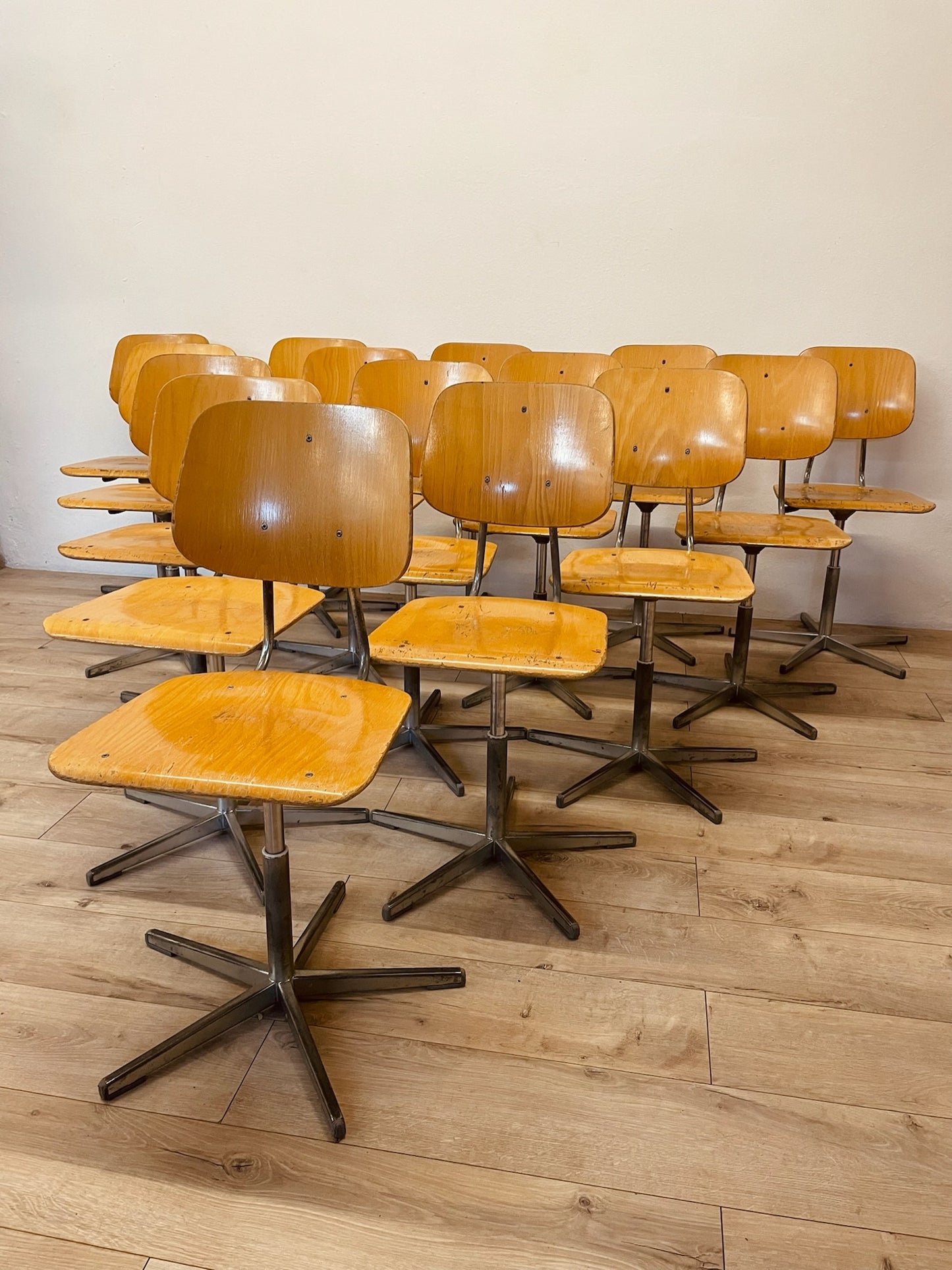 Sedia da scuola girevole anni 70