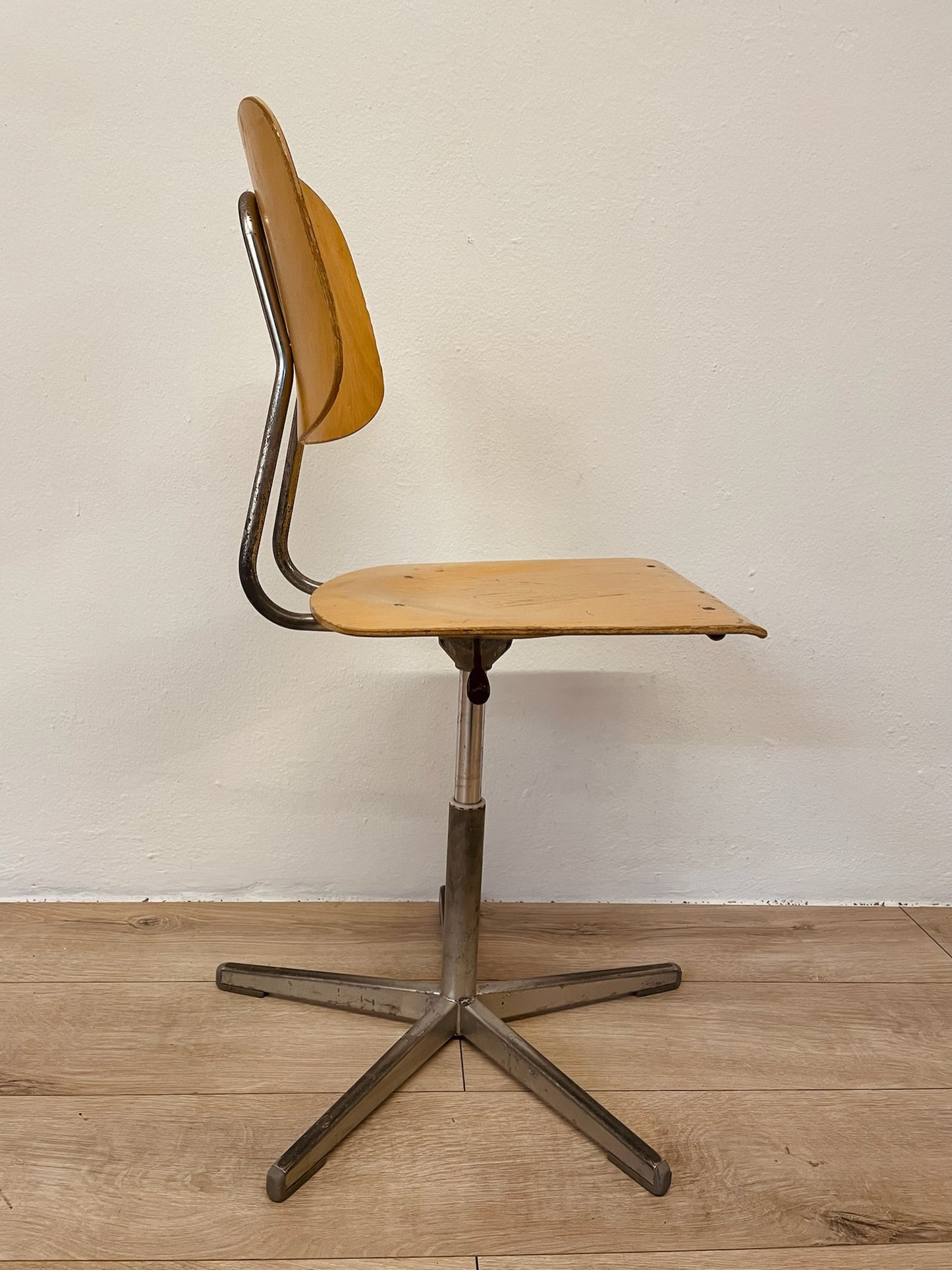 Sedia da scuola girevole anni 70