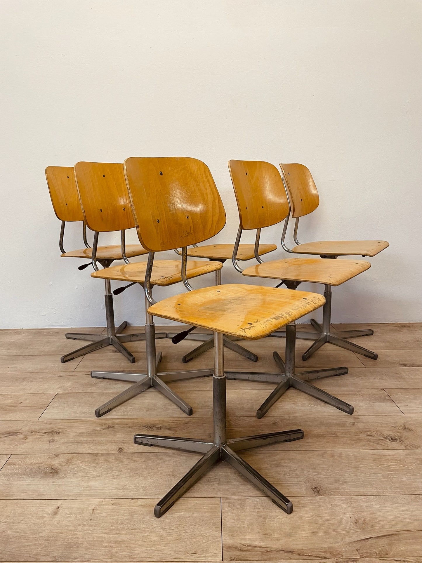 Sedia da scuola girevole anni 70